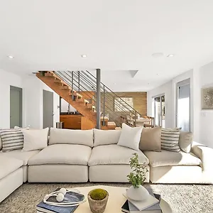 https://cheerful-4bedrooms-2-5bath-villa-venice-beach-ca.topanaheimhotels.com
